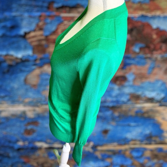 J. Crew 100% Merino Wool V-Neck Sweater in Kelly Green Size XS - Picture 5 of 13